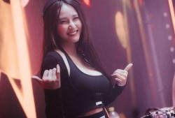 美女dj吃瓜,揭秘娱乐圈幕后故事