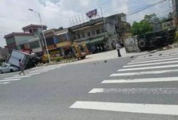 吃瓜发生车祸警察