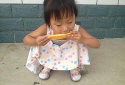 孩子吃瓜姿势,揭秘孩子吃瓜的独特姿势