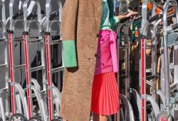 穿修女装吃瓜,吃瓜群众眼中的时尚盛宴