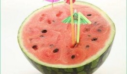 吃瓜喝开水,品味生活，喝开水谈天