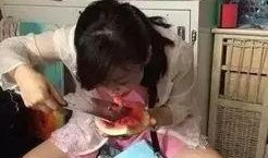 男子吃瓜看到女友,剧情反转令人唏嘘