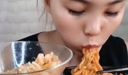 吃瓜吃火鸡面,火鸡面挑战舌尖极限