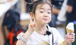 戚薇女儿吃瓜,萌翻网友！