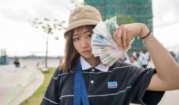 滑板大爷吃瓜视频,吃瓜视频引发网友热议