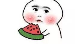 宝宝吃瓜甜水嘀嗒,夏日清凉育儿新体验