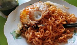 吃瓜吃火鸡面,火鸡面挑战舌尖极限