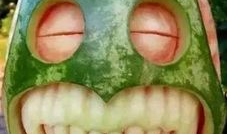 暴雷吃瓜照片高清,高清照片揭秘吃瓜群众真实反应