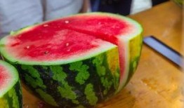 江苏无锡学校吃瓜