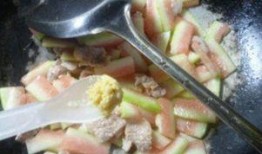 吃瓜能吃猪肉吗,吃瓜也能吃猪肉？揭秘瓜果与肉类的跨界美食