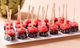 吃瓜吃巧克力的视频素材,揭秘吃瓜吃巧克力的独特魅力