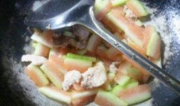 吃瓜能吃猪肉吗,吃瓜也能吃猪肉？揭秘瓜果与肉类的跨界美食