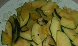 在乡下吃瓜的场景,夏日乡村吃瓜记