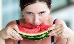 吃瓜女主人,一场关于成长与救赎的奇幻之旅