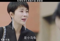 爸爸吃瓜吃到儿子头上,爸爸吃瓜误伤儿子，温馨瞬间引网友热议