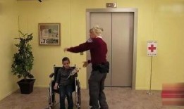 电梯恶作剧吃瓜,一场惊心动魄的吃瓜大戏