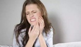 吃瓜潮汕舌钉美女,舌尖上的时尚演绎